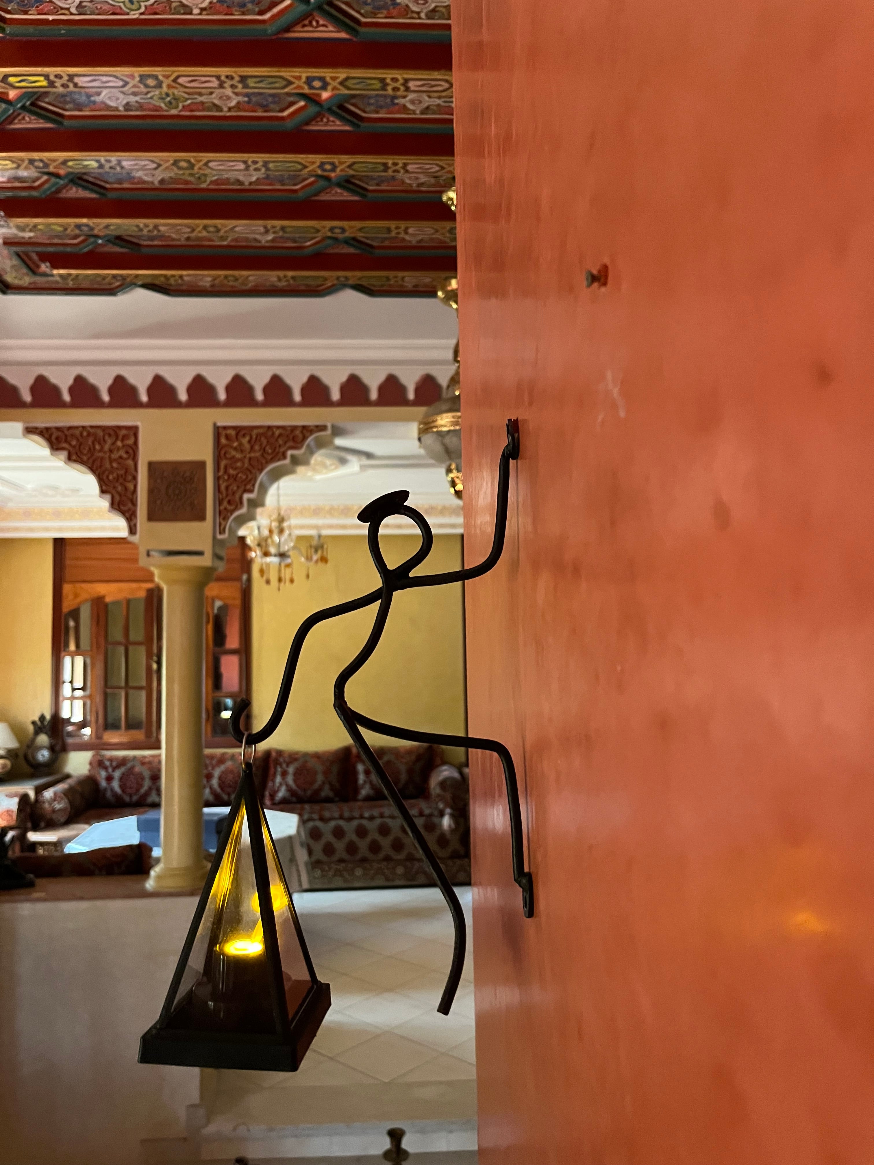 حامل الفانوس المتسلق (Climbing Lantern Holder)