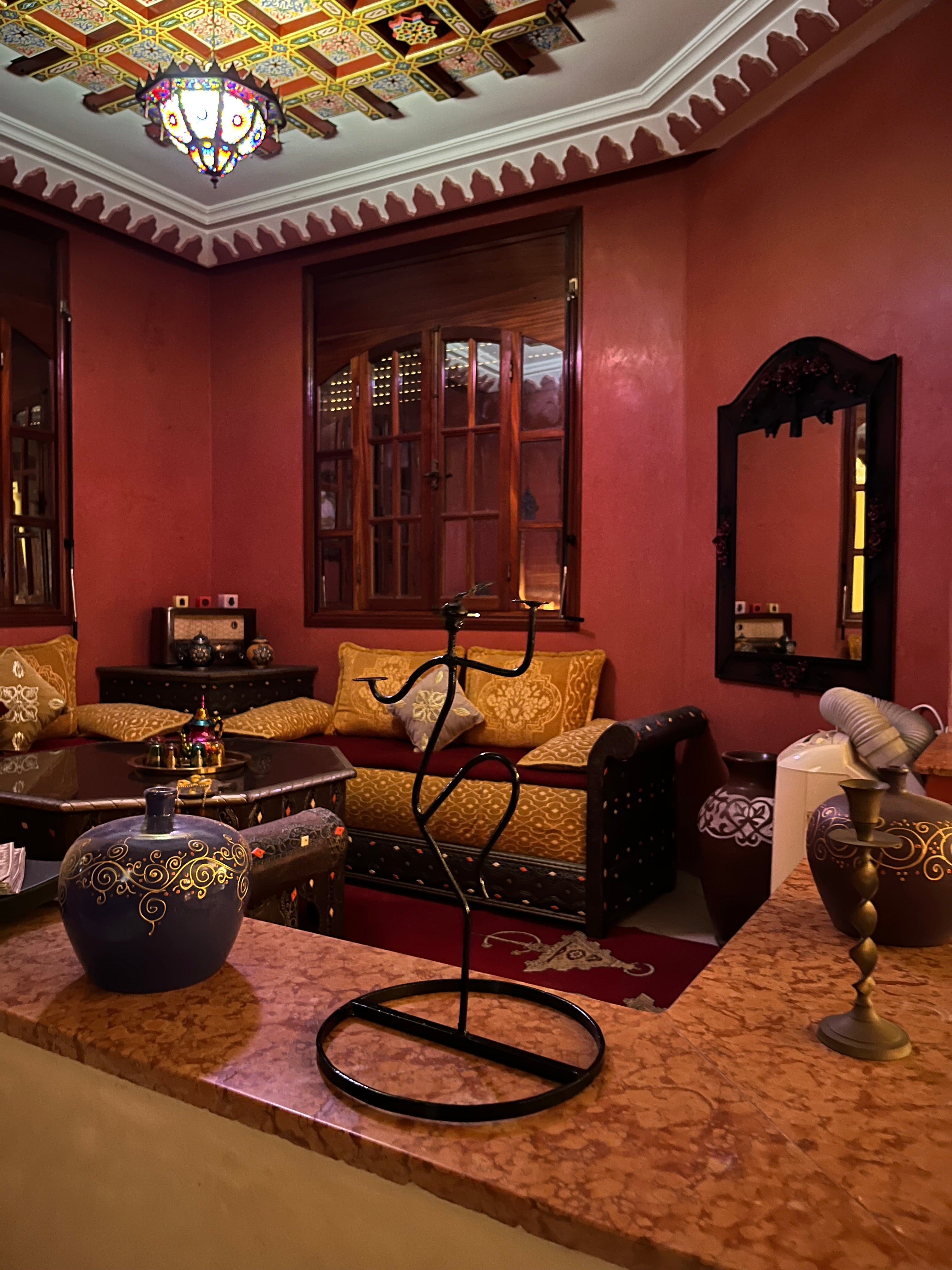 حامل الشموع الراقص (Iron Candle Dancer)