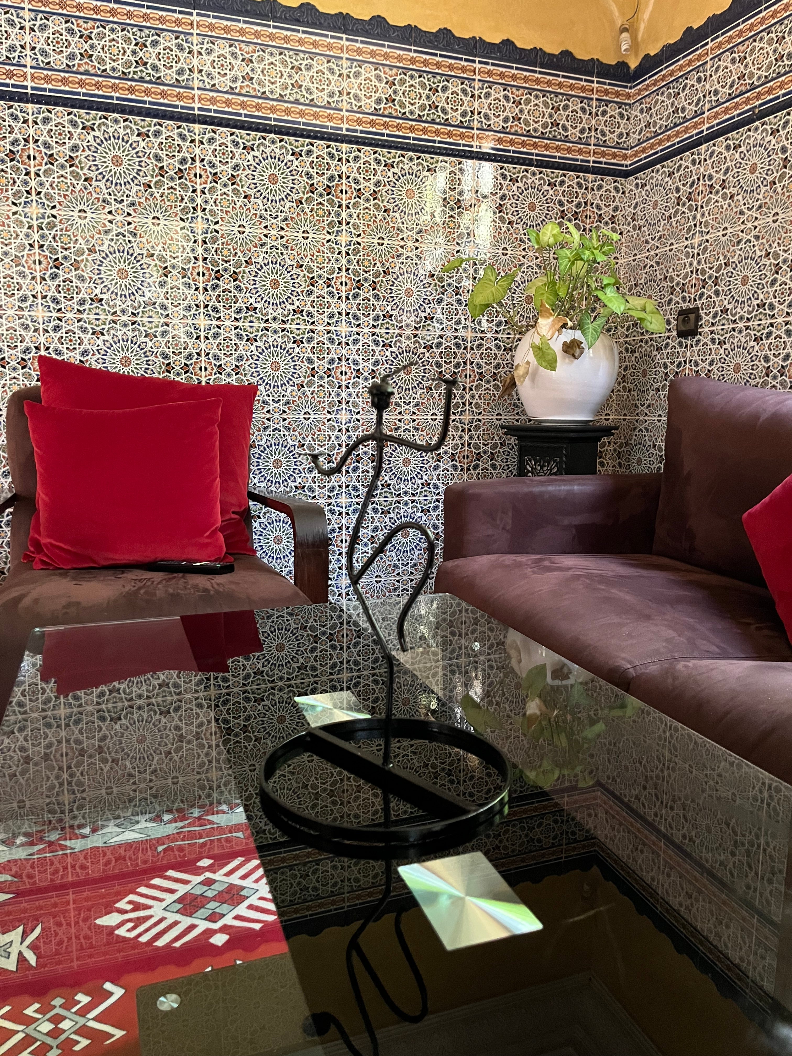 حامل الشموع الراقص (Iron Candle Dancer)